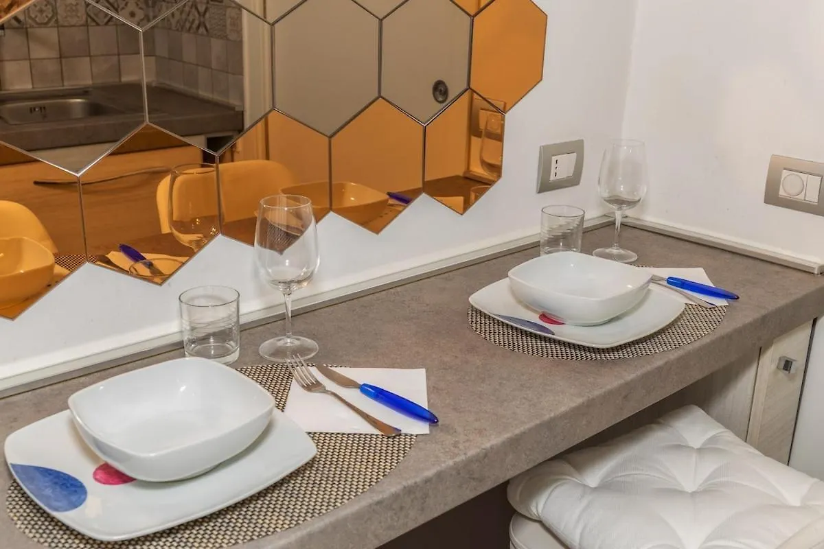 5 Min To Metro - Independent - Quiet - Privacy Apartment Milan 0*,  Italy
