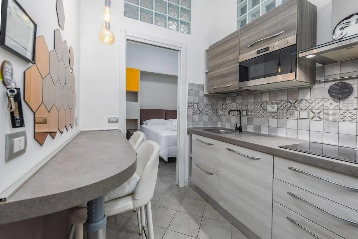 5 Min To Metro - Independent - Quiet - Privacy Apartment Milan